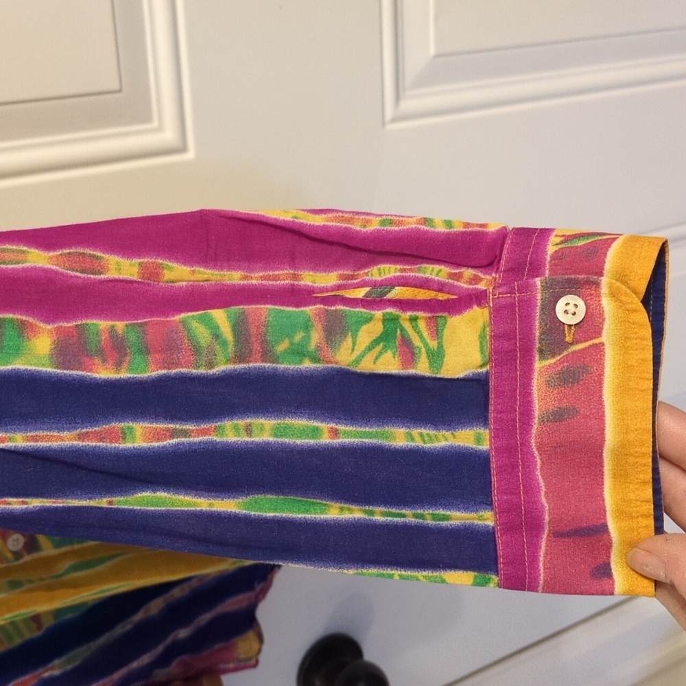Access Your Fashionista with the Vibrant EUC Lauren Ralph Lauren Vintage Top - Picture 3 of 10